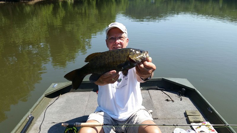 -Juniata River-006-.jpg - Trying to make the same fish look a bit bigger.  Was a nice fish to start with.